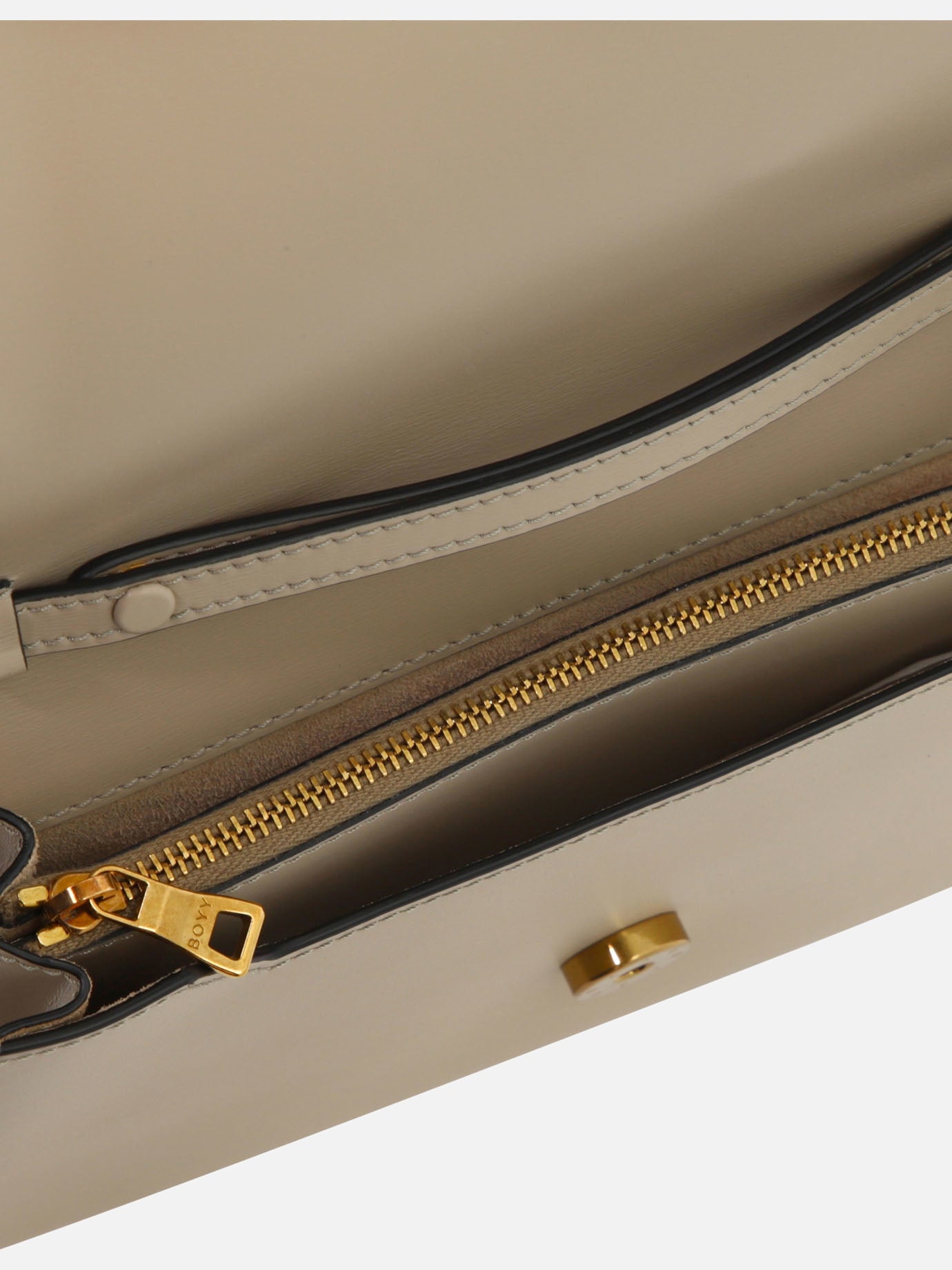 "Buckle" clutch